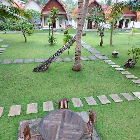 Hotel The Tinsi Toyapakeh Exterior foto